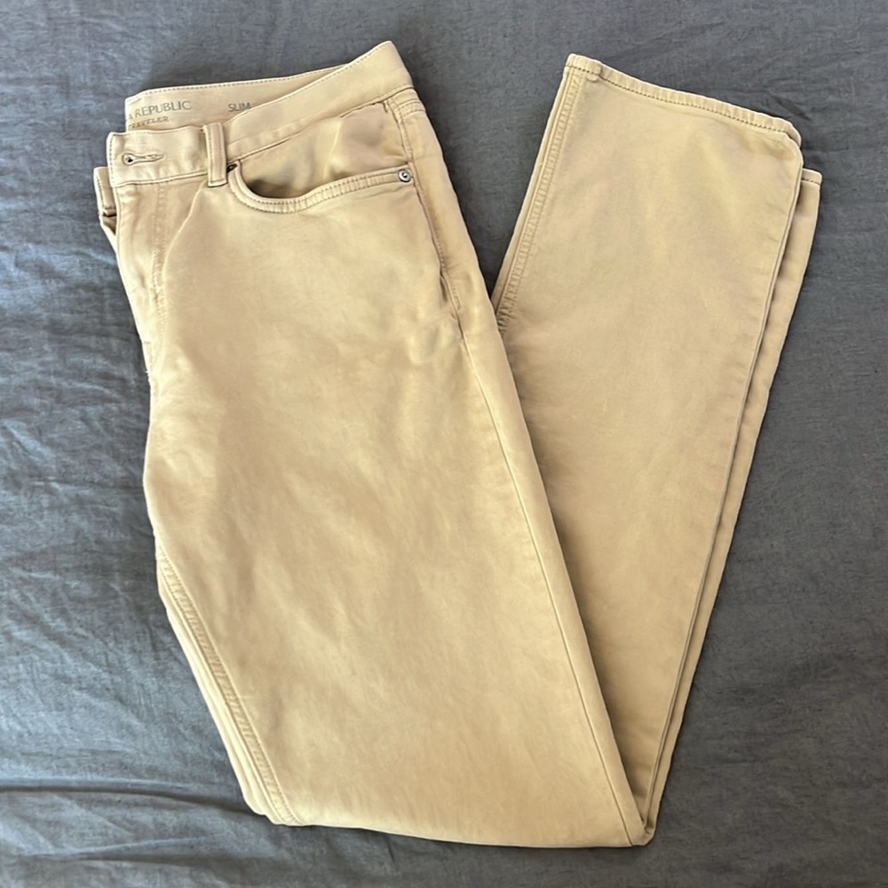Banana Republic - The Traveler Slim